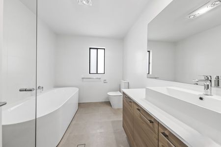 Modern Family Home in Prime Gledswood Hills Location - Photo 5