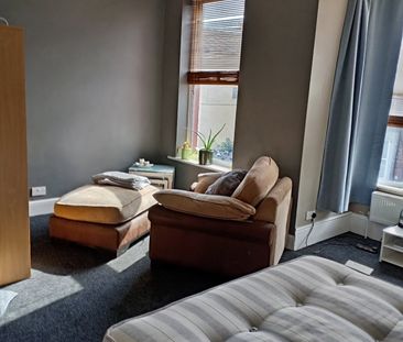 Room in a Shared House, Egerton Street, CH45 - Photo 3
