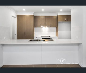 Modern Family Living in the Heart of Bellbird Park. - Photo 5