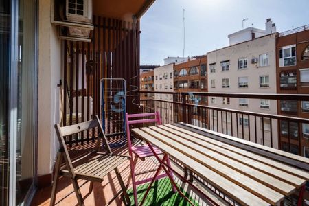 Carrer del Serpis, Valencia, Valencian Community 46022 - Photo 3