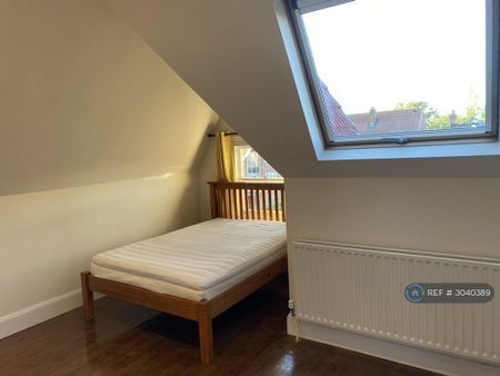 2 bedroom maisonette to rent - Photo 2