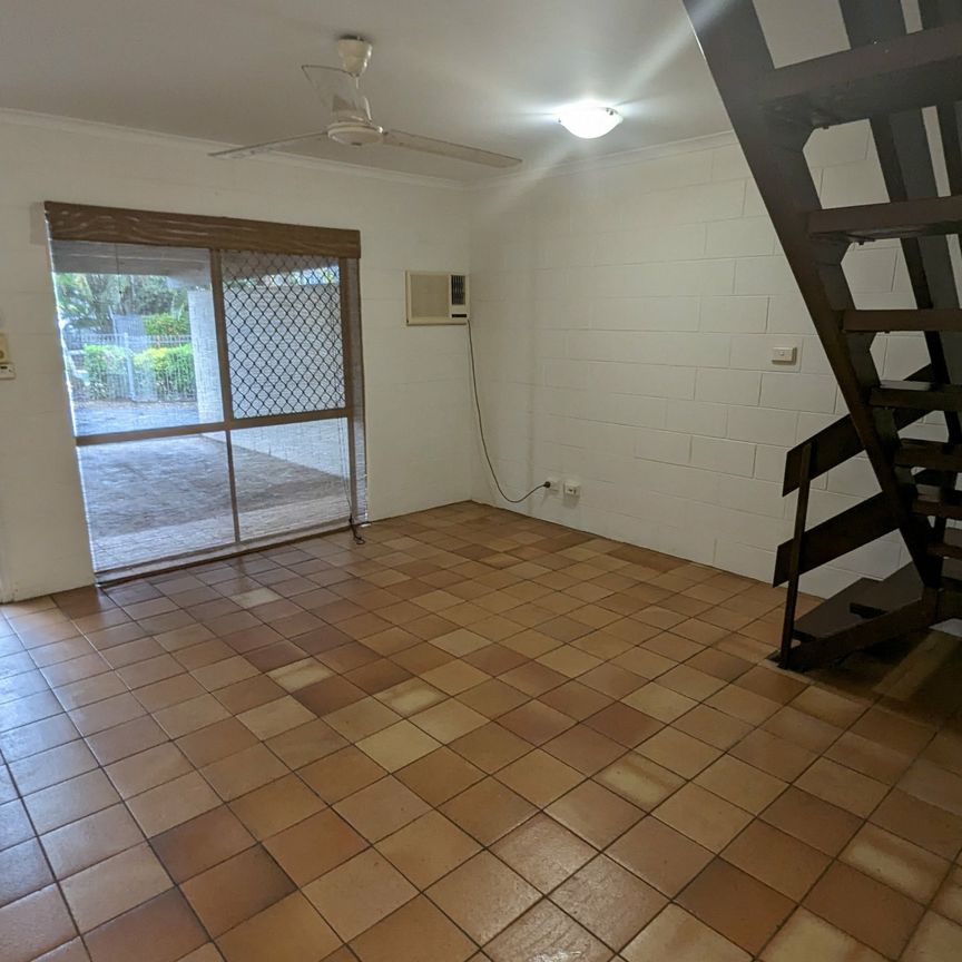 TOWNHOUSE ON THE SOUTHSIDE!!! - Photo 1