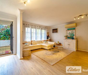 Charming home with a Pool *Chemicals are at tenants expense* - Photo 5