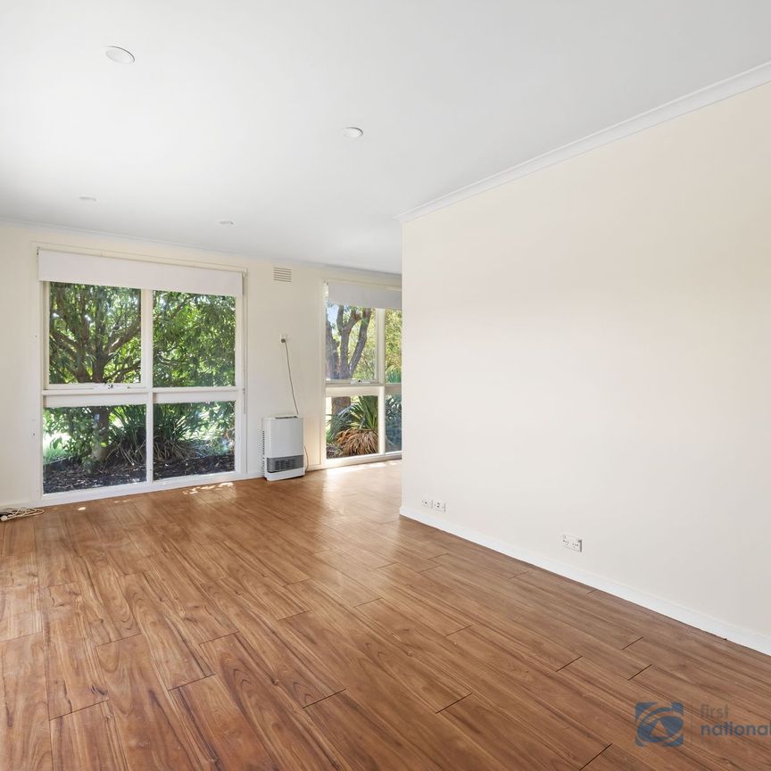 Convienently located 3 bedroom home - Photo 1