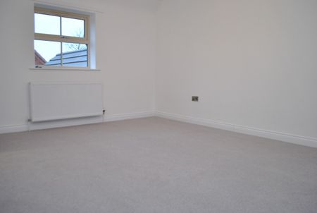 The Heights, Hutchinson Road, Newark, Notts, NG24 - Photo 3