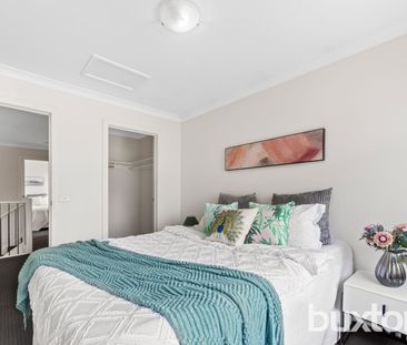 Stylish & Spacious Townhouse in Prime Doncaster Location - Photo 4