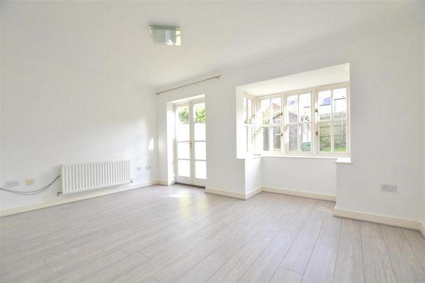3 bedroom end of terrace house to rent - Photo 1