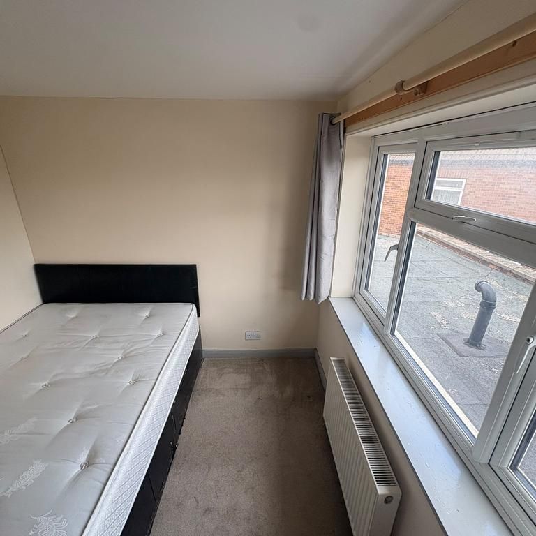 1 bedroom house of multiple occupation to rent - Photo 1