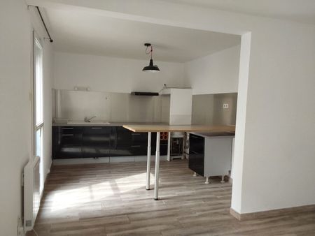 Location Appartement 2 pièces 45m² NARBONNE 11100 - Photo 2