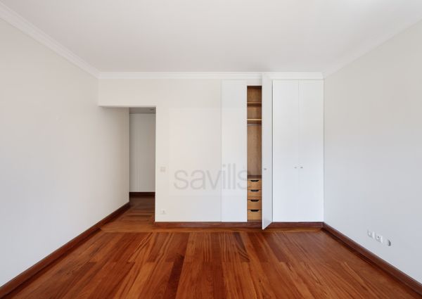 Apartamento T3+1 para arrendar em condomínio fechado na Foz