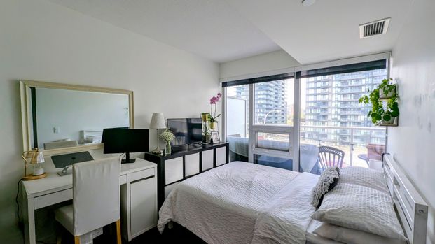 For Lease - 17 Bathurst Street Unit# 808, Toronto, Ontario - Photo 1