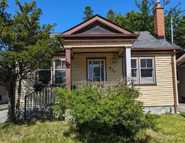 Basement with 3 spacious bedrooms in Residential Zone near all amenities | 211 Park Road South, Oshawa - Photo 1