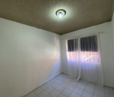 Neat and Tidy 2 Bedroom Unit - Photo 3