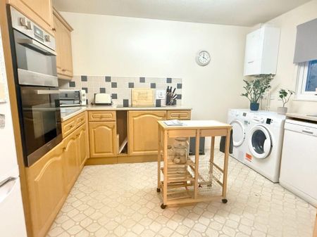 2 bedroom semi-detached house to rent - Photo 5