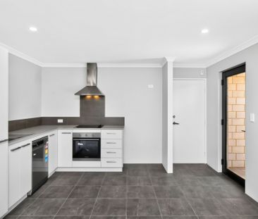 Brand new modern home - Photo 1