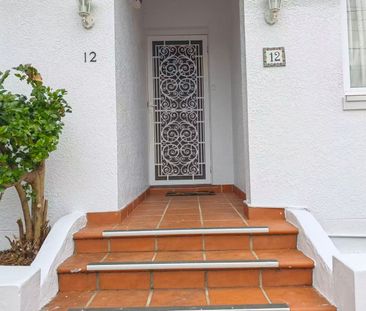 New Renovated 4 Spacious Bedrooms with Sunroom - Photo 6