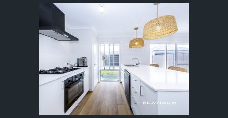 Stylish and Contemporary Living - Photo 4