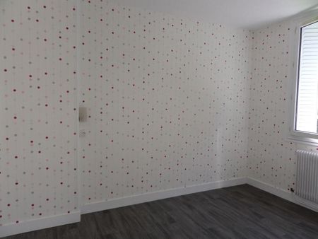 Location Appartement 4 pièces 64m² BOURGES 18000 - Photo 2