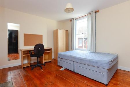 3 bedroom terraced house to rent - Photo 3