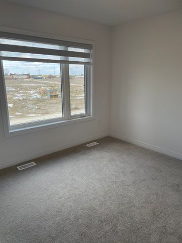 For Lease - 913 Douro Street, Stratford, Ontario - Photo 3