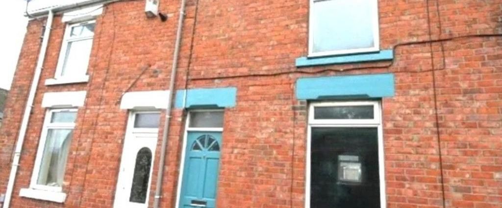 2 bedroom terraced house to rent - Photo 1