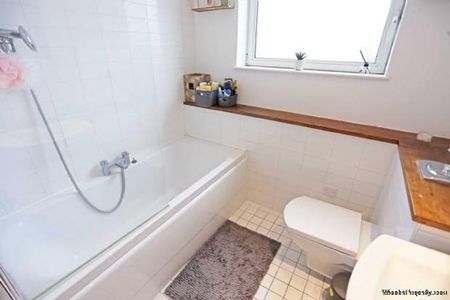 2 bedroom property to rent in Romford - Photo 2