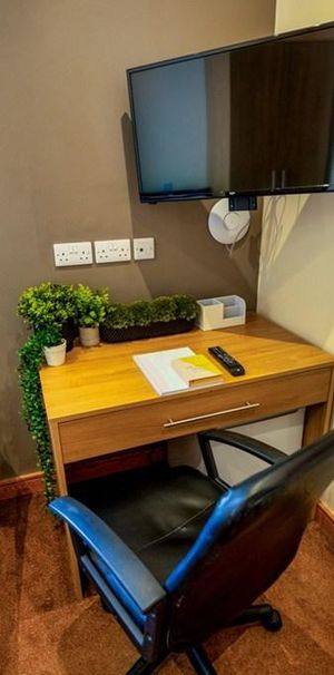 1 bedroom in a flat share to rent - Photo 1