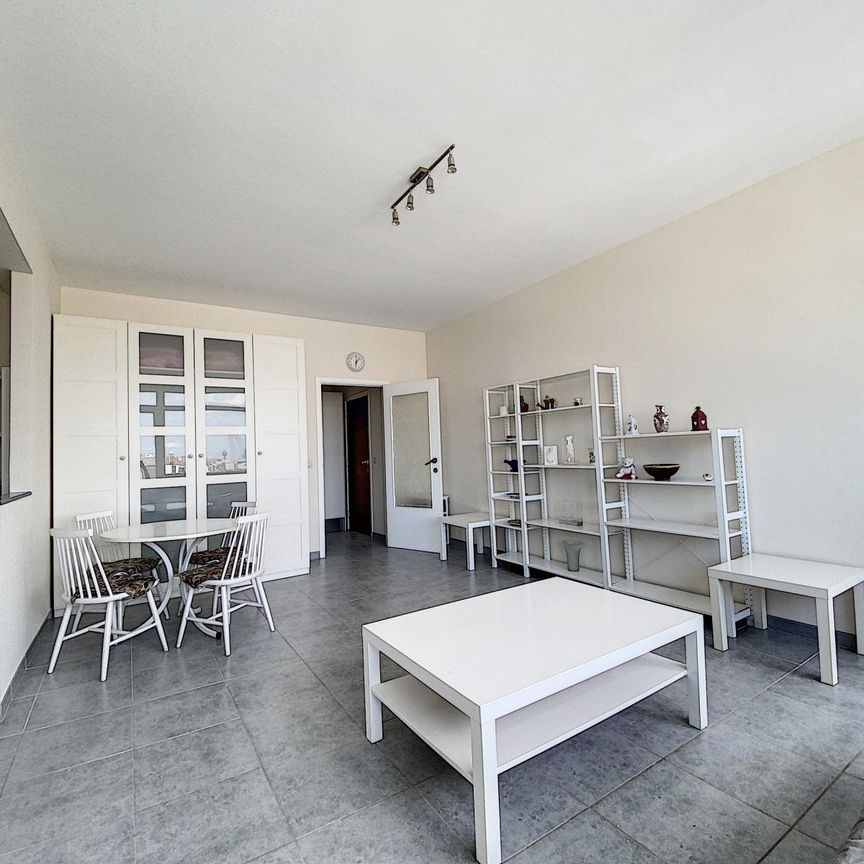 À Ixelles, grand studio de 55m2 en location 750 € par mois - Photo 1