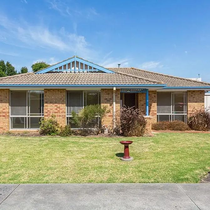 “SWEET UNIT IN THE MOST PEACEFUL COMPLEX IN THIS SEASIDE SUBURB” - Photo 1