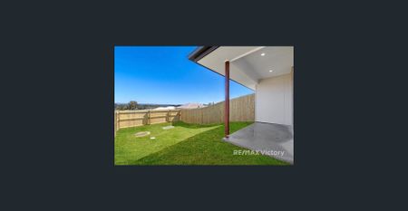 Modern Two Bedroom Duplex WITH A YARD! - Photo 5