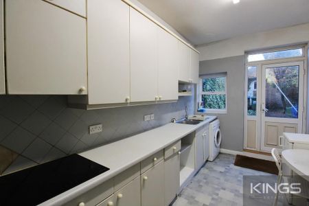 1 bedroom in a house share to rent - Photo 3