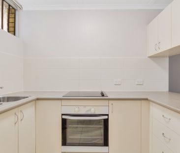 CENTRAL COOLANGATTA TWO BEDROOM UNIT - Photo 1