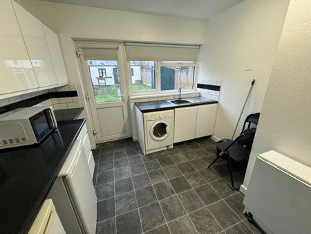 4 Bed Semi-Detached House, Chester Road, IG3 - Photo 5