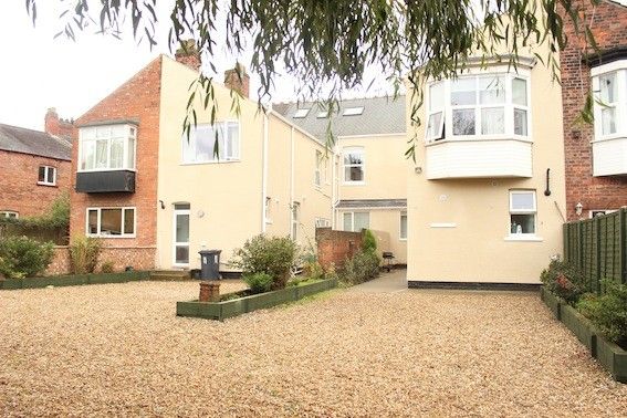 Stunning 8 Bed Terrace house Beresford Avenue - Photo 1