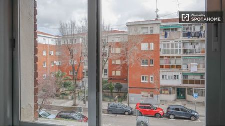 madrid, Community of Madrid 28032 - Photo 4