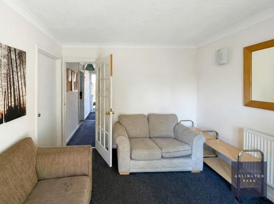 1 bedroom in a house share to rent - Photo 1