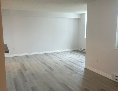 Bright and Spacious Newly Renovated 2 Bedroom Unit | 3561 Eglinton Avenue West, Toronto - Photo 1