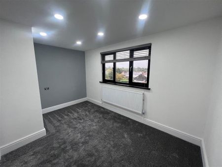 4 bedroom detached house to rent - Photo 2