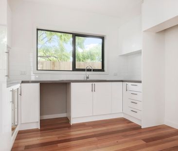 2/12 Mcnamara Street, Preston VIC 3072 - Photo 2