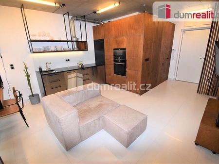 Pronájem bytu 1+kk 47 m2 - Fotografie 2