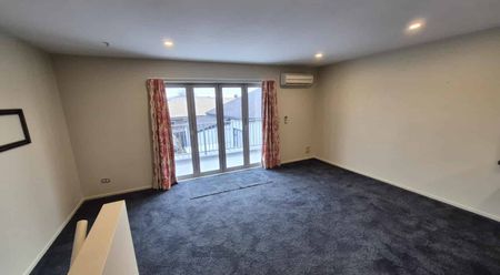 Conveniently located - Photo 3