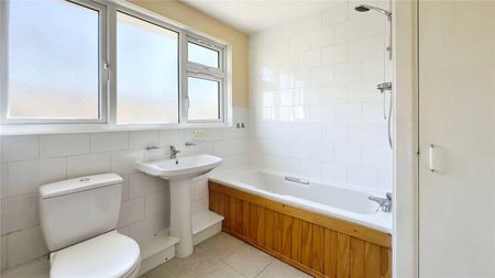 3 bedroom house to rent Birstall Way, Birmingham, West Midlands, B38 - Photo 2