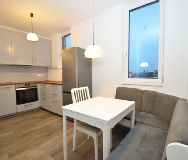 Schön geschnittene zentrale 2-Zimmer-Wohnung mit Aufzug und TG-Stel... - Foto 2