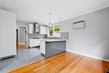 56 Bayswater Rd, Croydon VIC 3136 - House For Rent | Domain - Photo 3