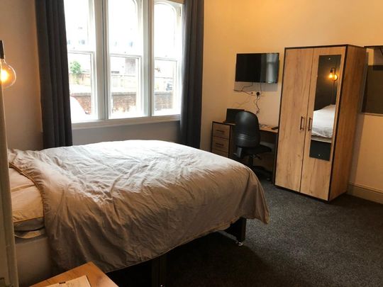 16 bedroom flat to rent - Photo 1