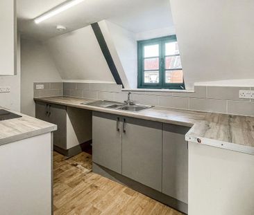 2 bedroom flat to rent - Photo 2