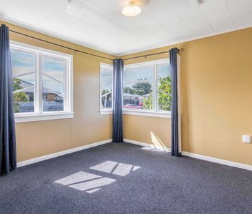 2 Bedroom House on Elizabeth - Photo 4