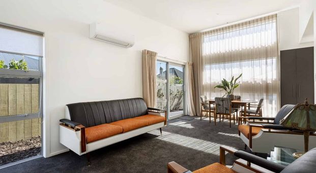 Quality Two-Bedroom Home in Sought-After St Kilda - Photo 1