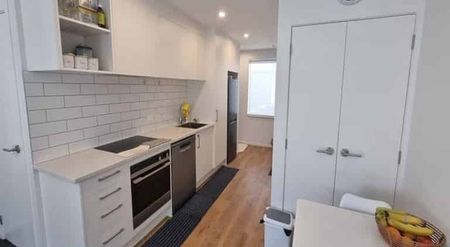 Modern 2 bedroom Townhouse! - Photo 2