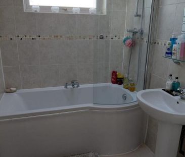 3 bedroom semi-detached house to rent - Photo 4